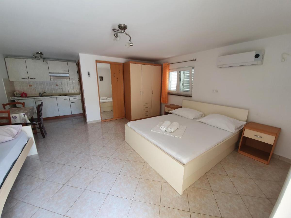 Apartmani Vrtlici Zdenka Stara Novalja Exterior photo