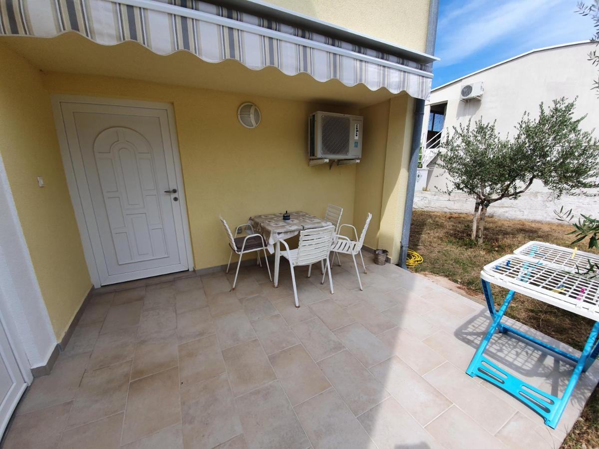 Apartmani Vrtlici Zdenka Stara Novalja Exterior photo