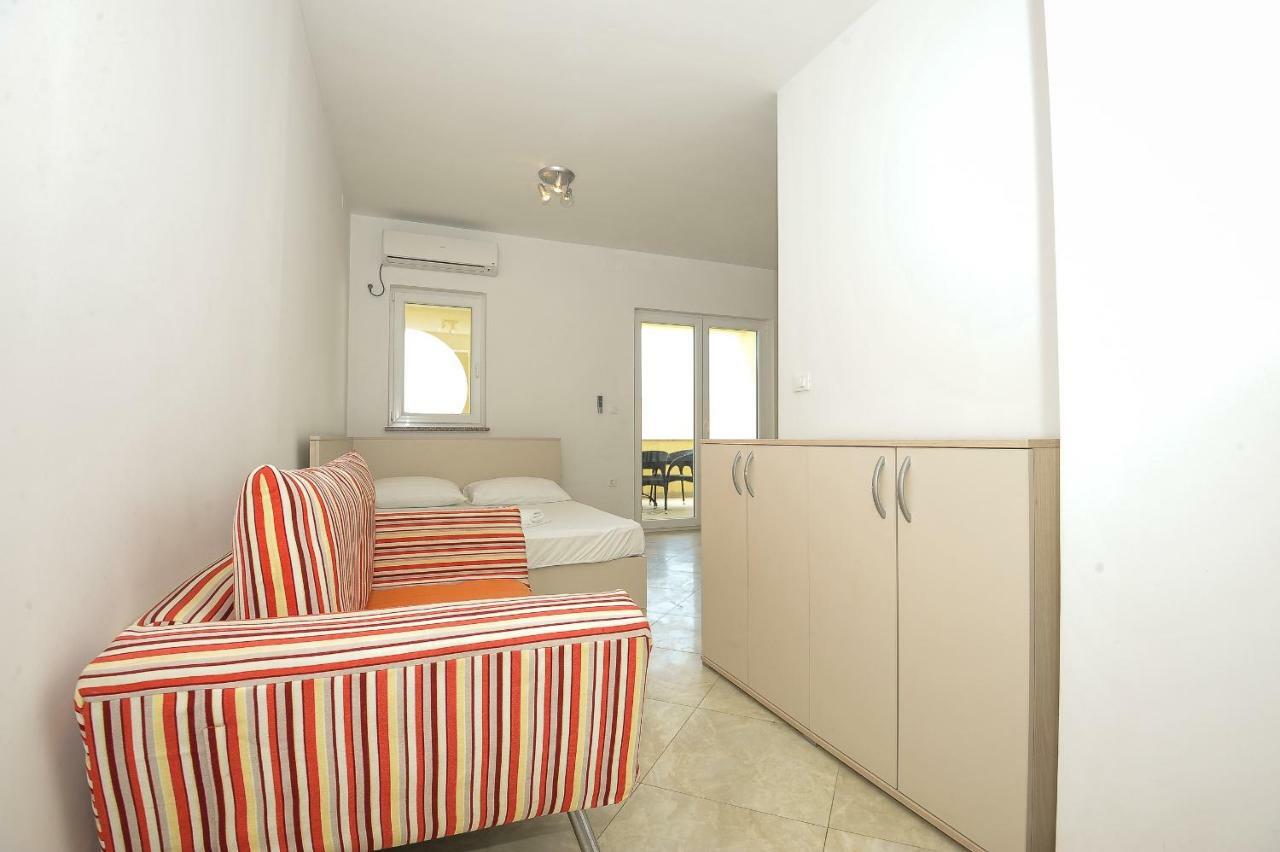 Apartmani Vrtlici Zdenka Stara Novalja Exterior photo