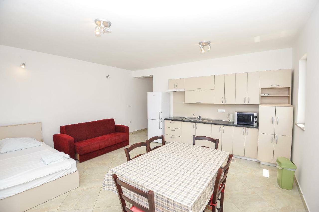 Apartmani Vrtlici Zdenka Stara Novalja Exterior photo