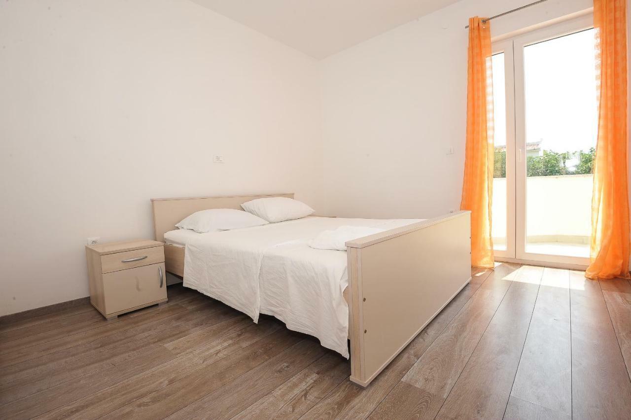 Apartmani Vrtlici Zdenka Stara Novalja Exterior photo