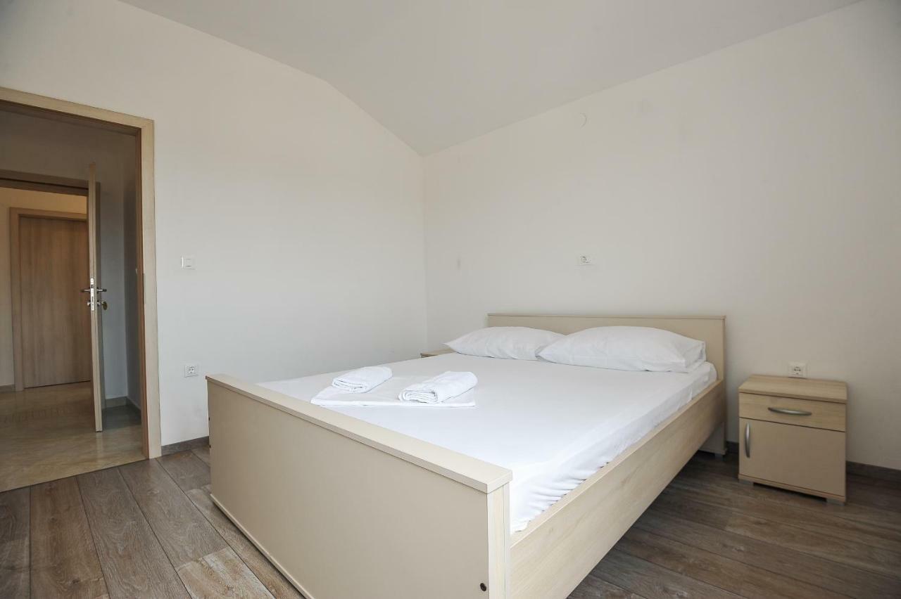 Apartmani Vrtlici Zdenka Stara Novalja Exterior photo